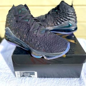 Nike LeBron 17 Size 11.5